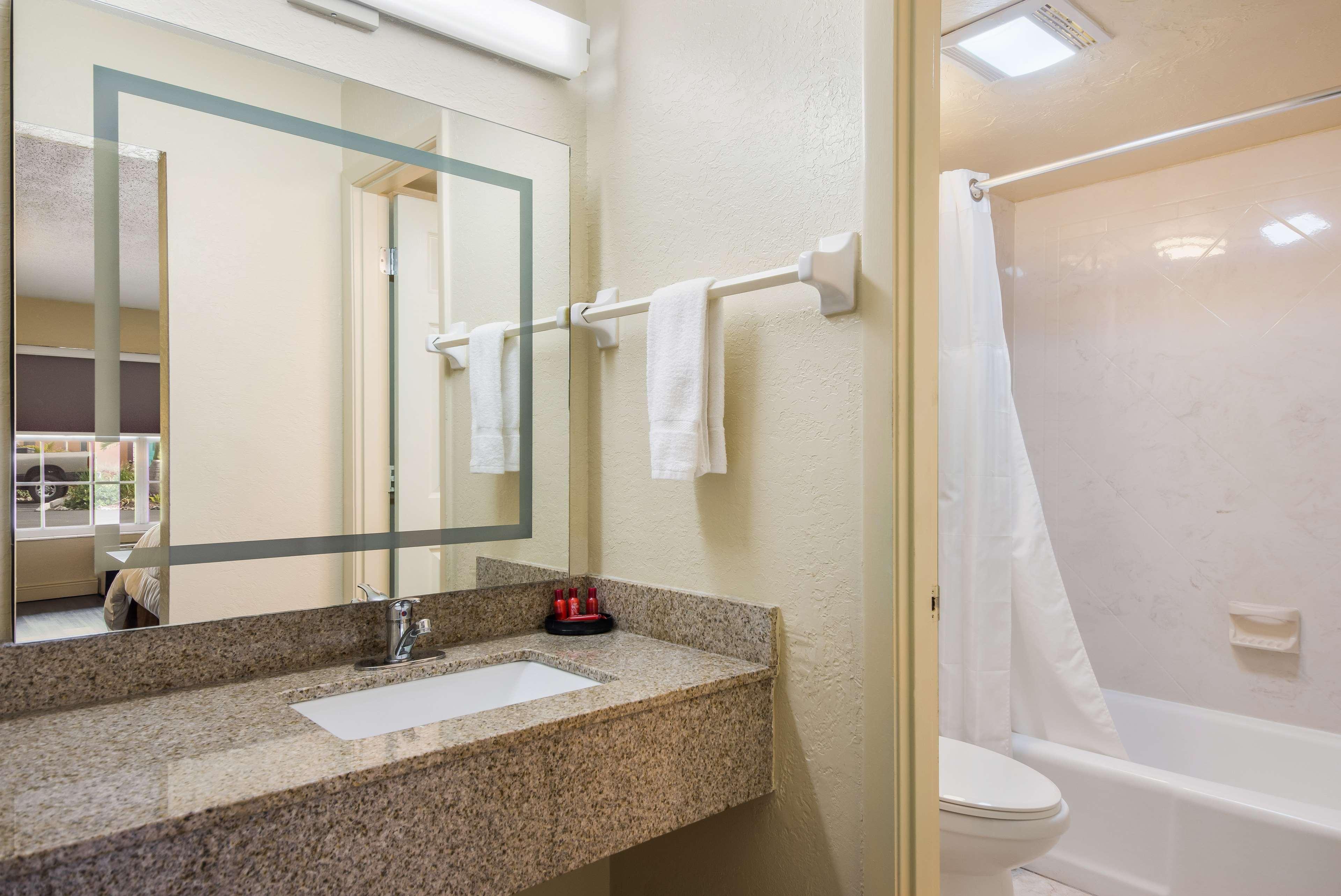 Surestay Hotel By Best Western Sarasota Lido Beach Экстерьер фото